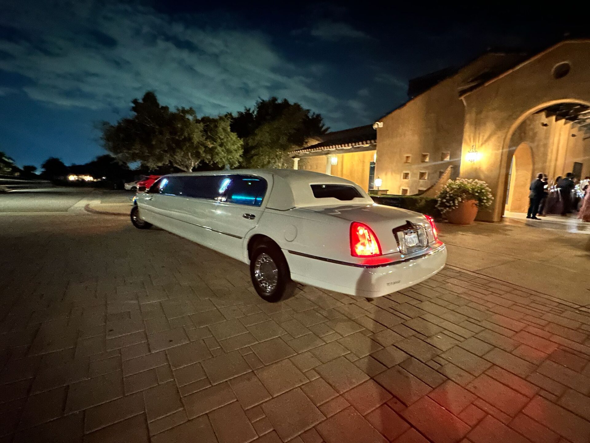 Sedan vs Stretch Limo Chino Smart Ways to Choose 2026