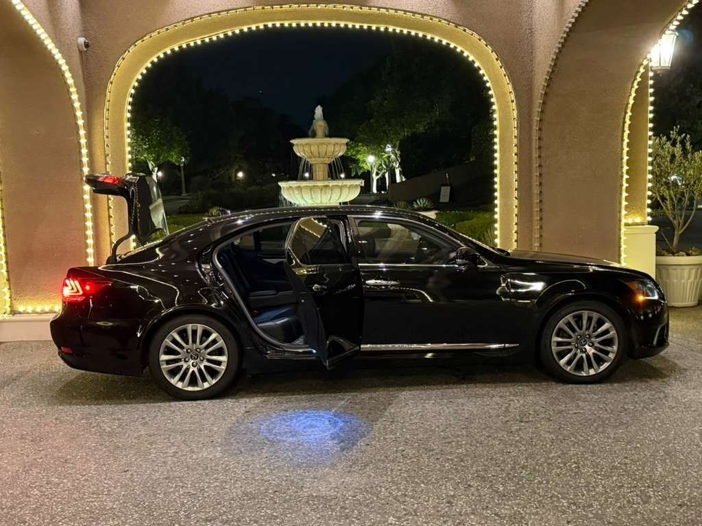 find a reputable limo service in Chino with a luxury lexus sedan
