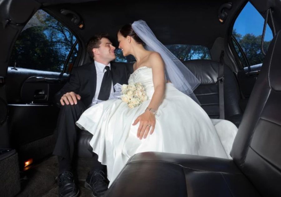 June Wedding Limo Styles You’ll Love